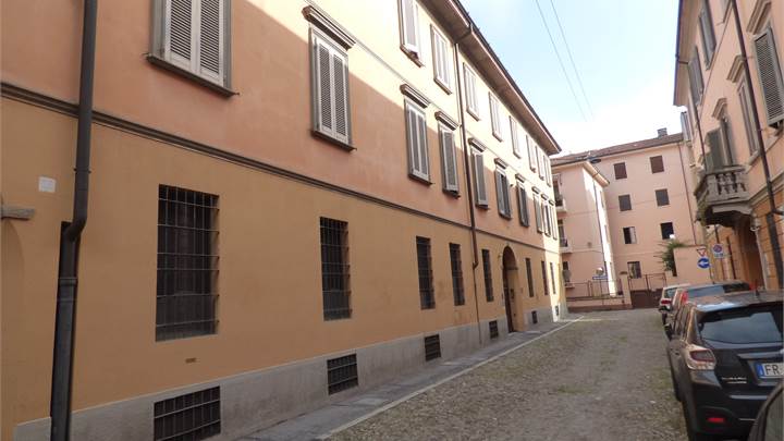 CREMONA CENTRO BILOCALE CON CUCINA ABITABILE