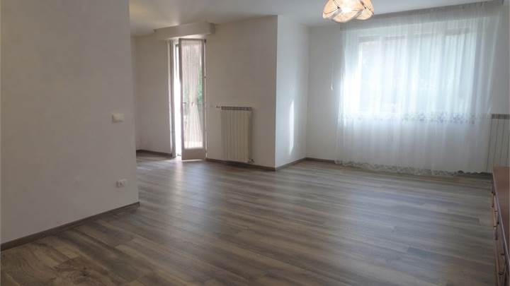 Cremona Quadrilocale ristrutturato in zona Po con box doppio